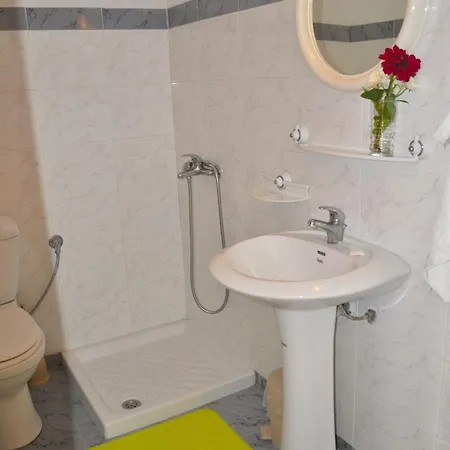 With Pool And Sea View - Appartement