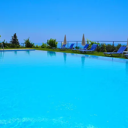 Appartement With Pool And Sea View - *